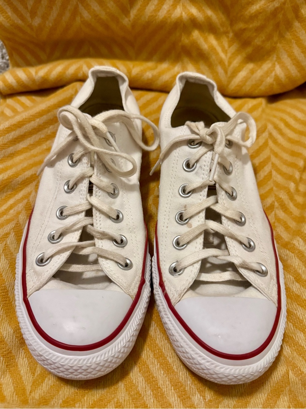 Converse Chuck Taylor All Star White Low Top Sneakers Women’s 9